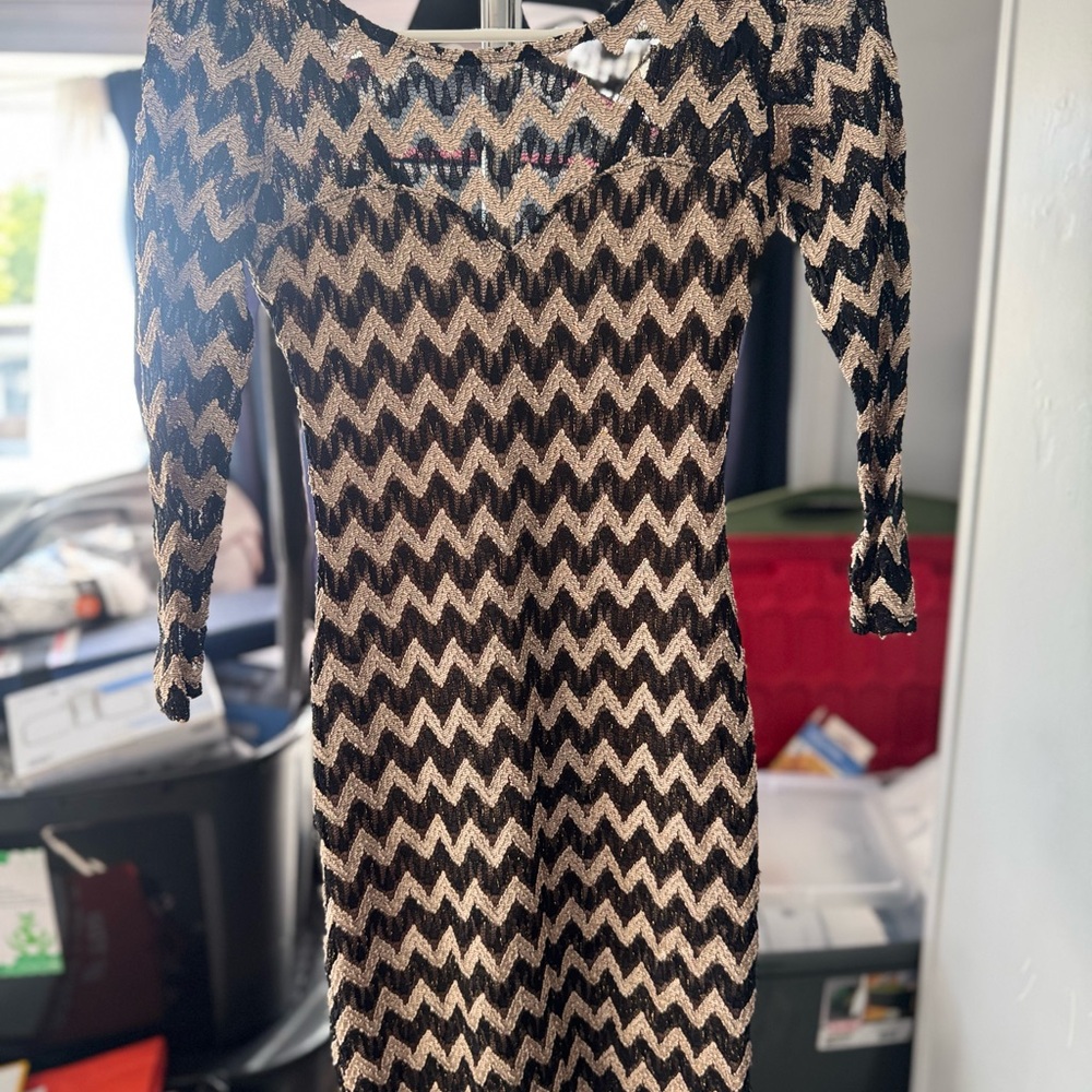 Chevron Patterned Dress in Black and Gold